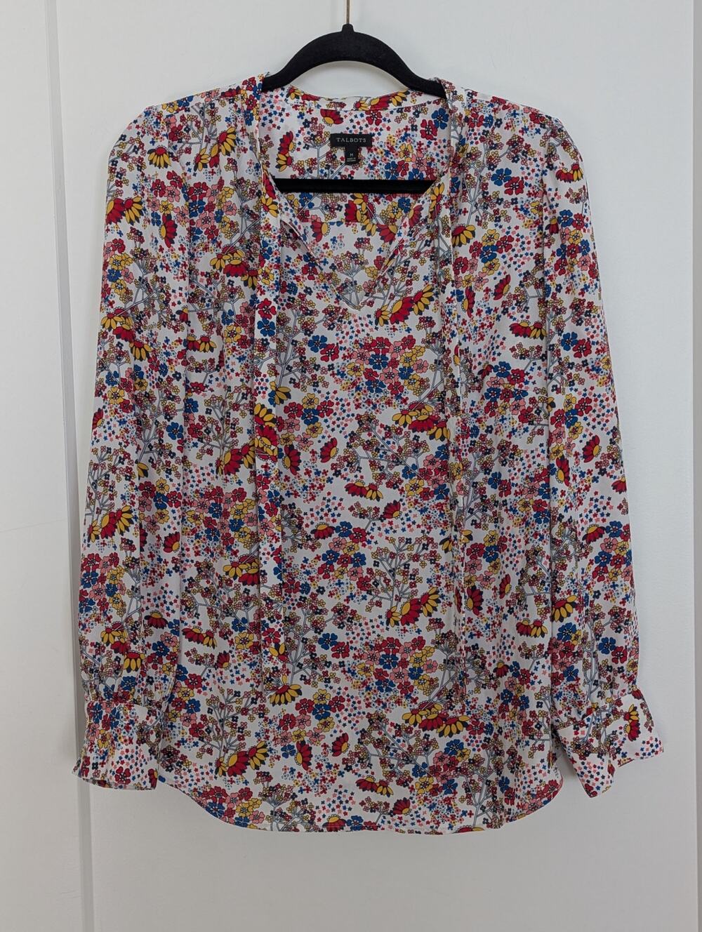Talbots Blouse M Floral Tie Neck Split V-Neck 70s Floral Bright Pop Ditsy